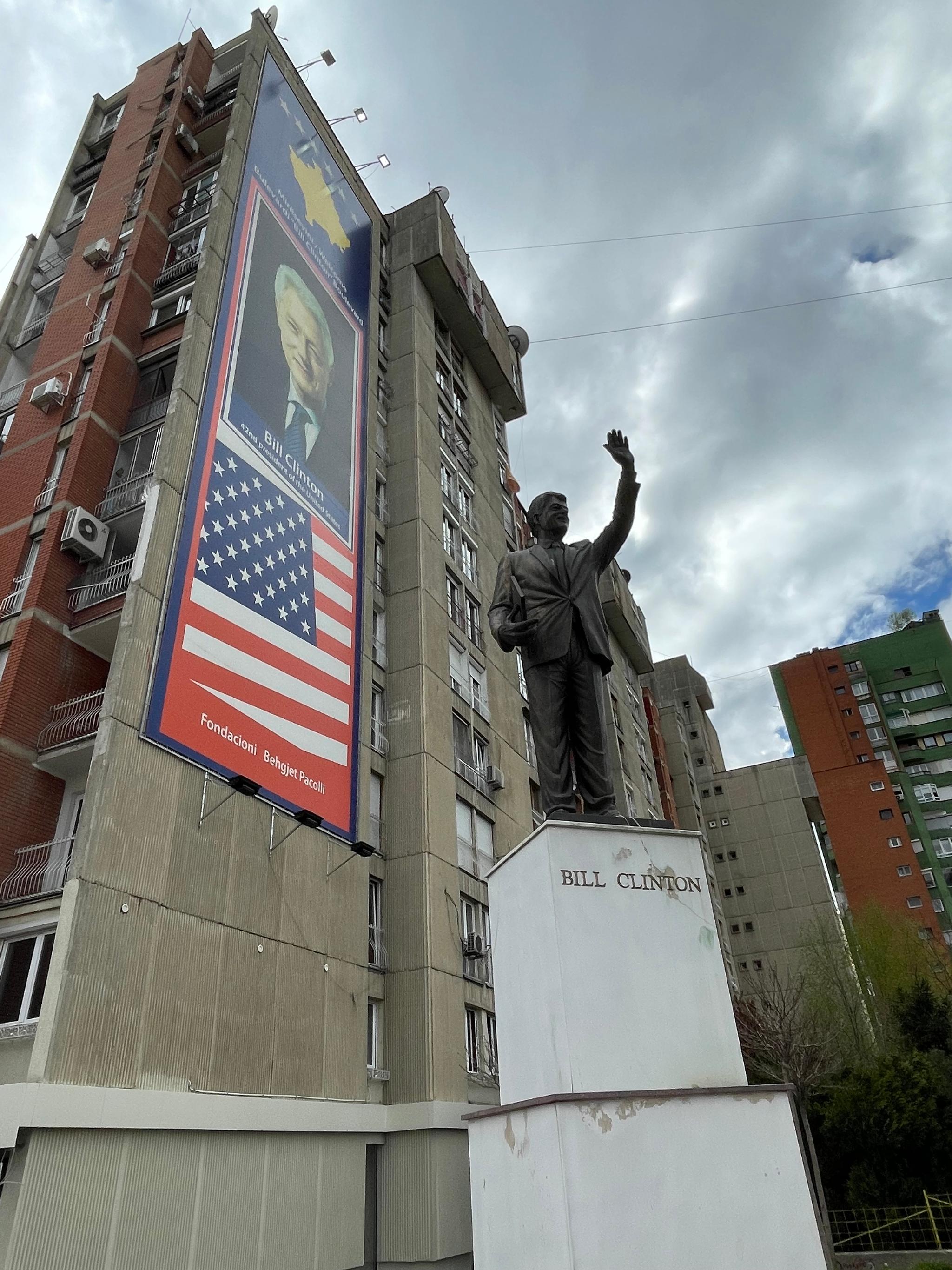 La statue de Bill Clinton, important au Kosovo pour être intervenu afin que la guerre cesse.